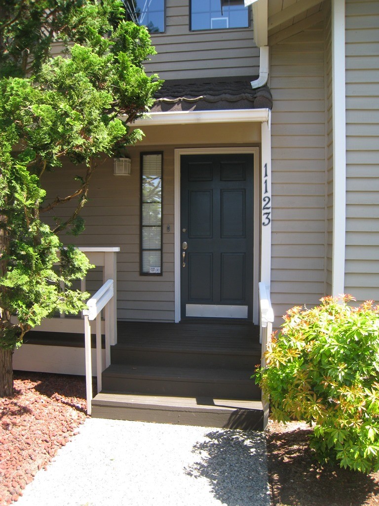 1123 South 27th Place Renton, WA 98055 - Photo 3 of 15