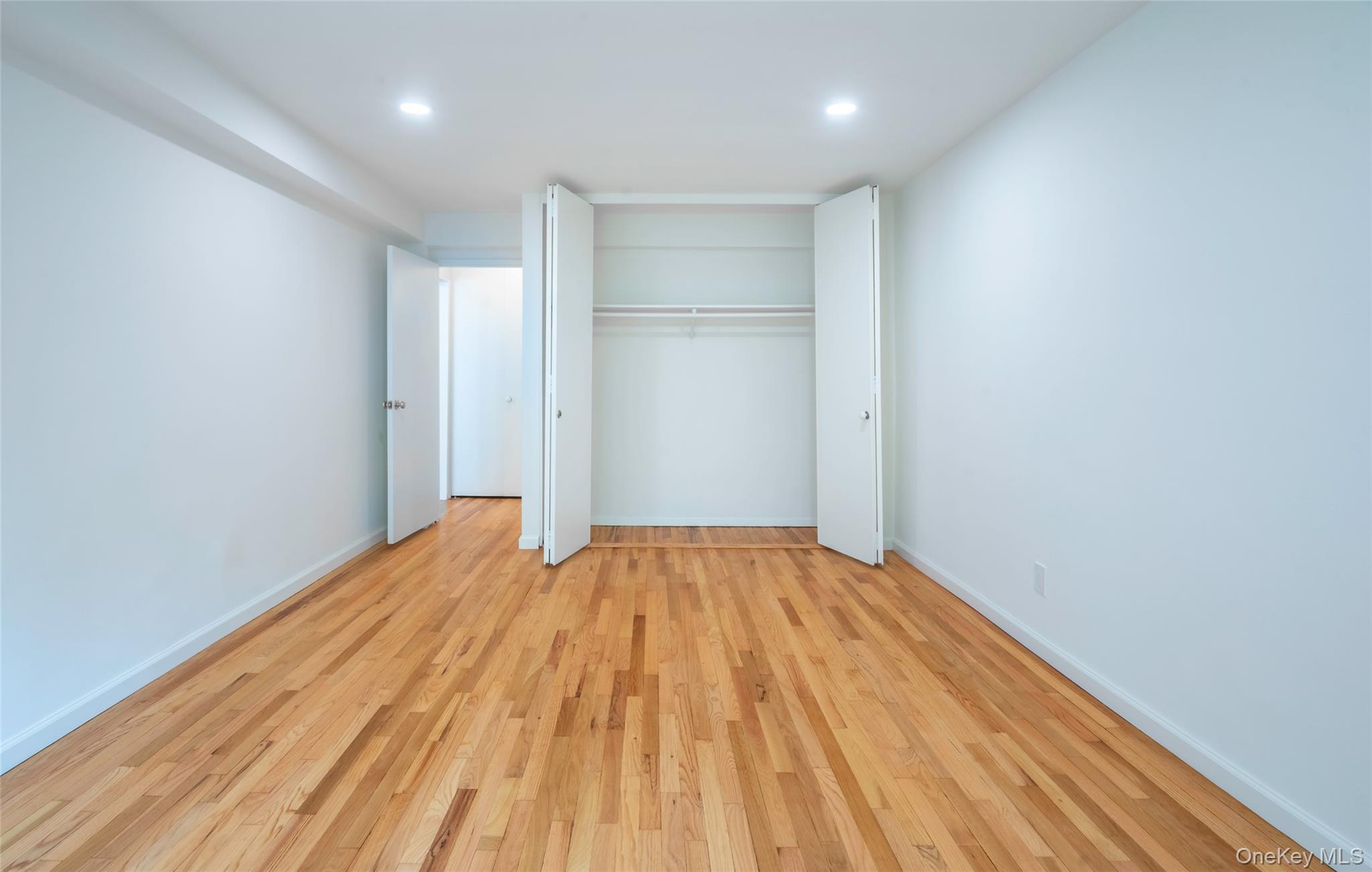 20 Canterbury Road, Unit 3A Great Neck, NY 11021 - Photo 20 of 25 Gallery Image 20