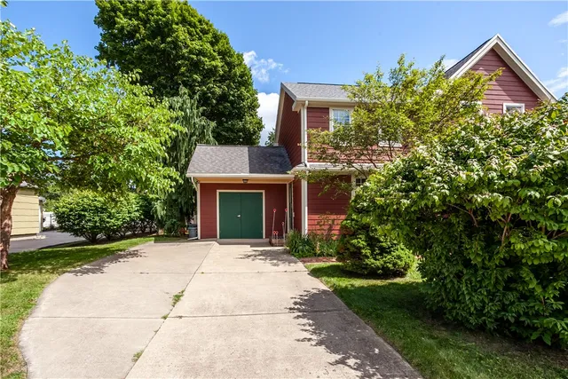 $1,400 | 590 Titus Avenue, Irondequoit, NY 14617