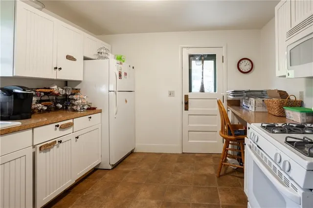 $1,400 | 590 Titus Avenue, Irondequoit, NY 14617