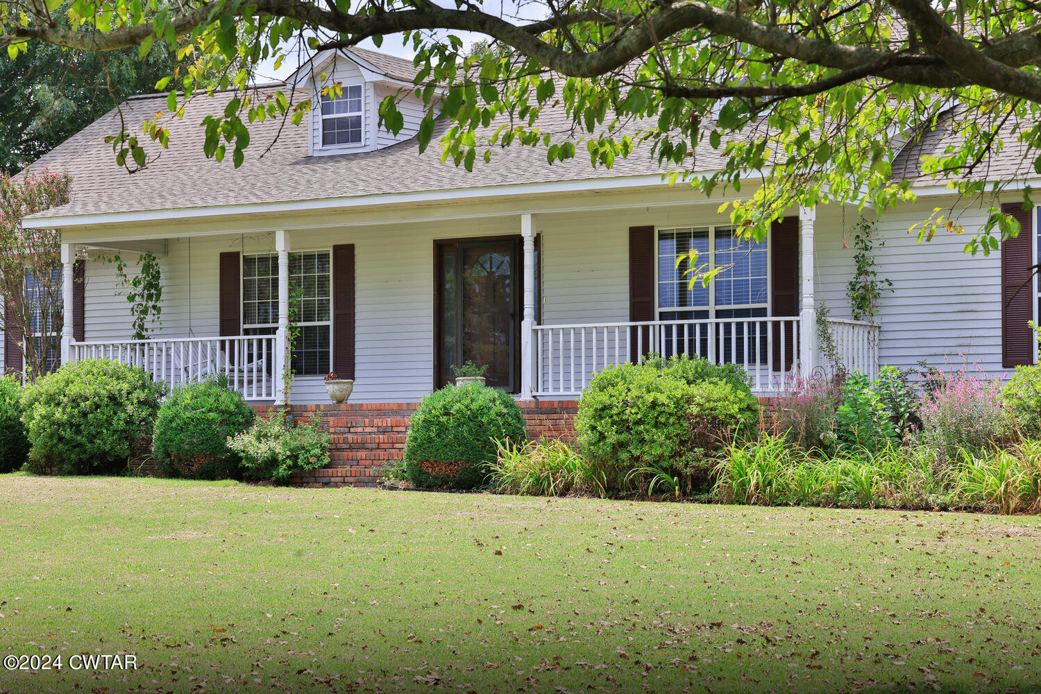 826 Old Salem Road Martin, TN 38237 - Photo 10 of 43 a front view of a house with garden