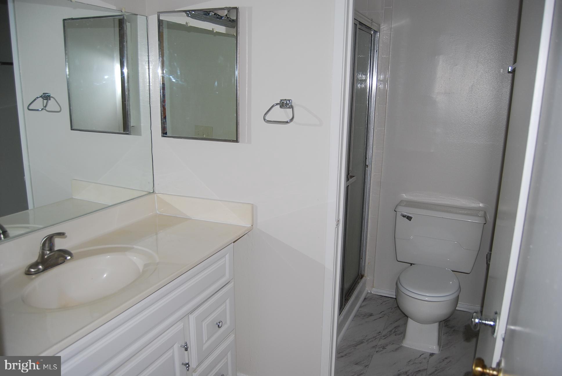6101 Edsall Road, Unit 401 Alexandria, VA 22304 - Photo 12 of 32 Hall Bathroom