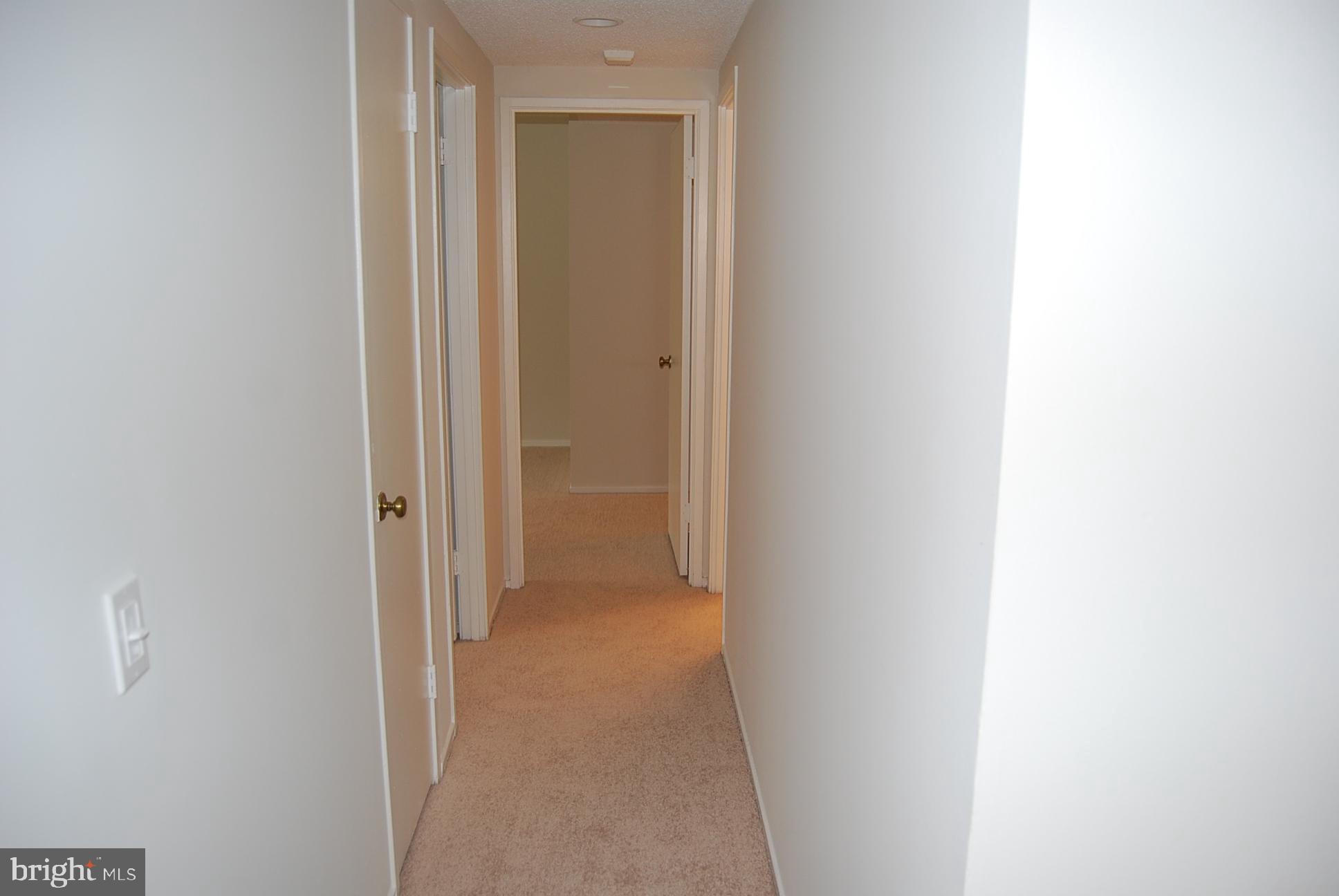 6101 Edsall Road, Unit 401 Alexandria, VA 22304 - Photo 5 of 32 Hallway