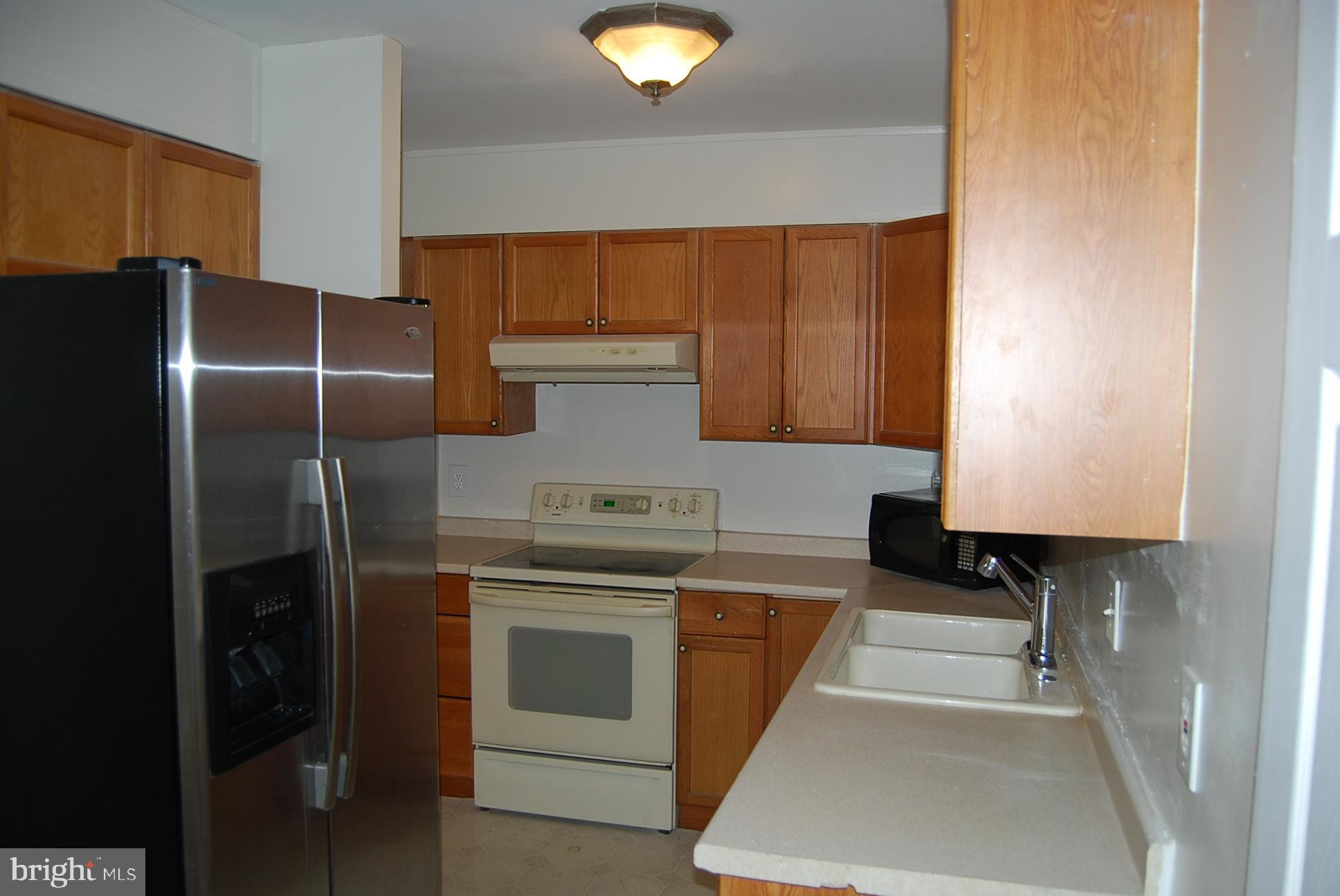 6101 Edsall Road, Unit 401 Alexandria, VA 22304 - Photo 8 of 32 Kitchen