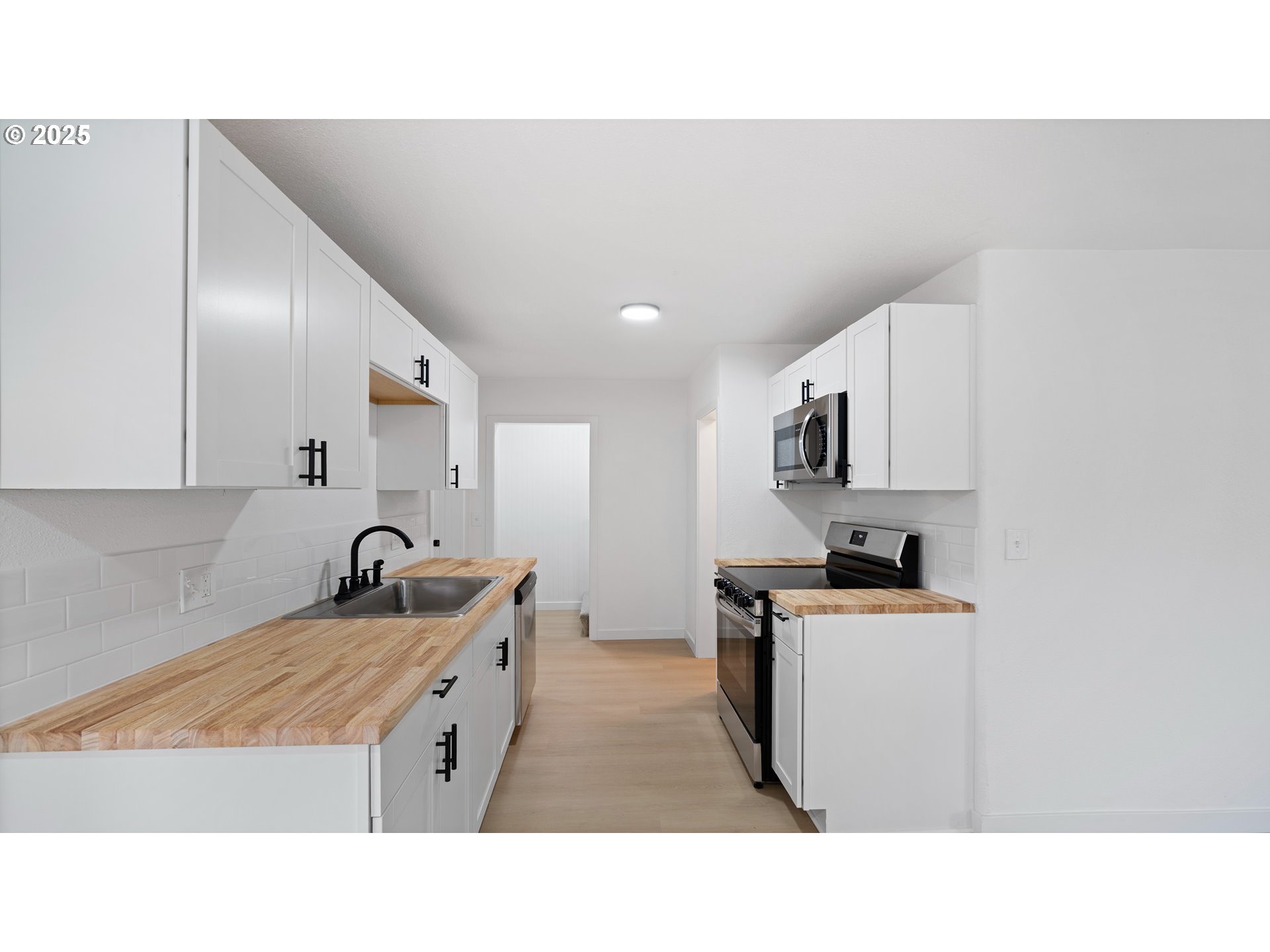 128 West Holley Road Sweet Home, OR 97386 - Photo 4 of 33