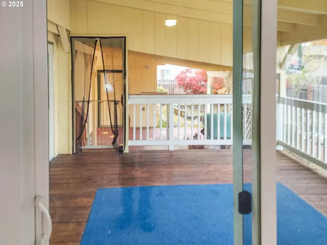 a view of entryway with a front door