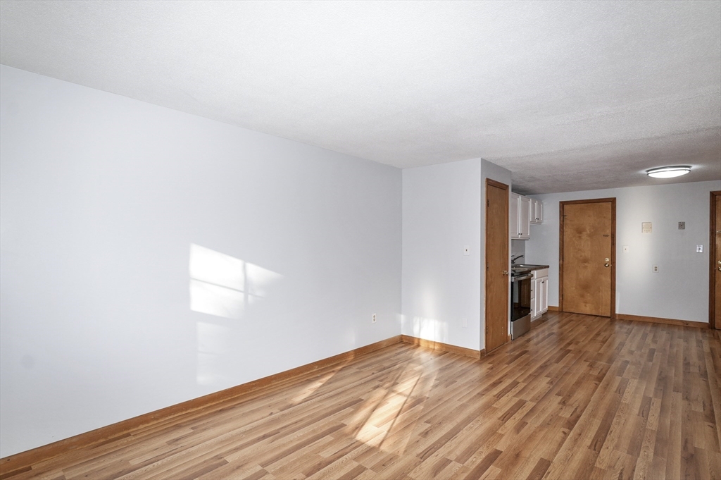 60 Ridgewood Lane, Unit 5 Gardner, MA 01440 - Photo 4 of 22 Gallery Image 4