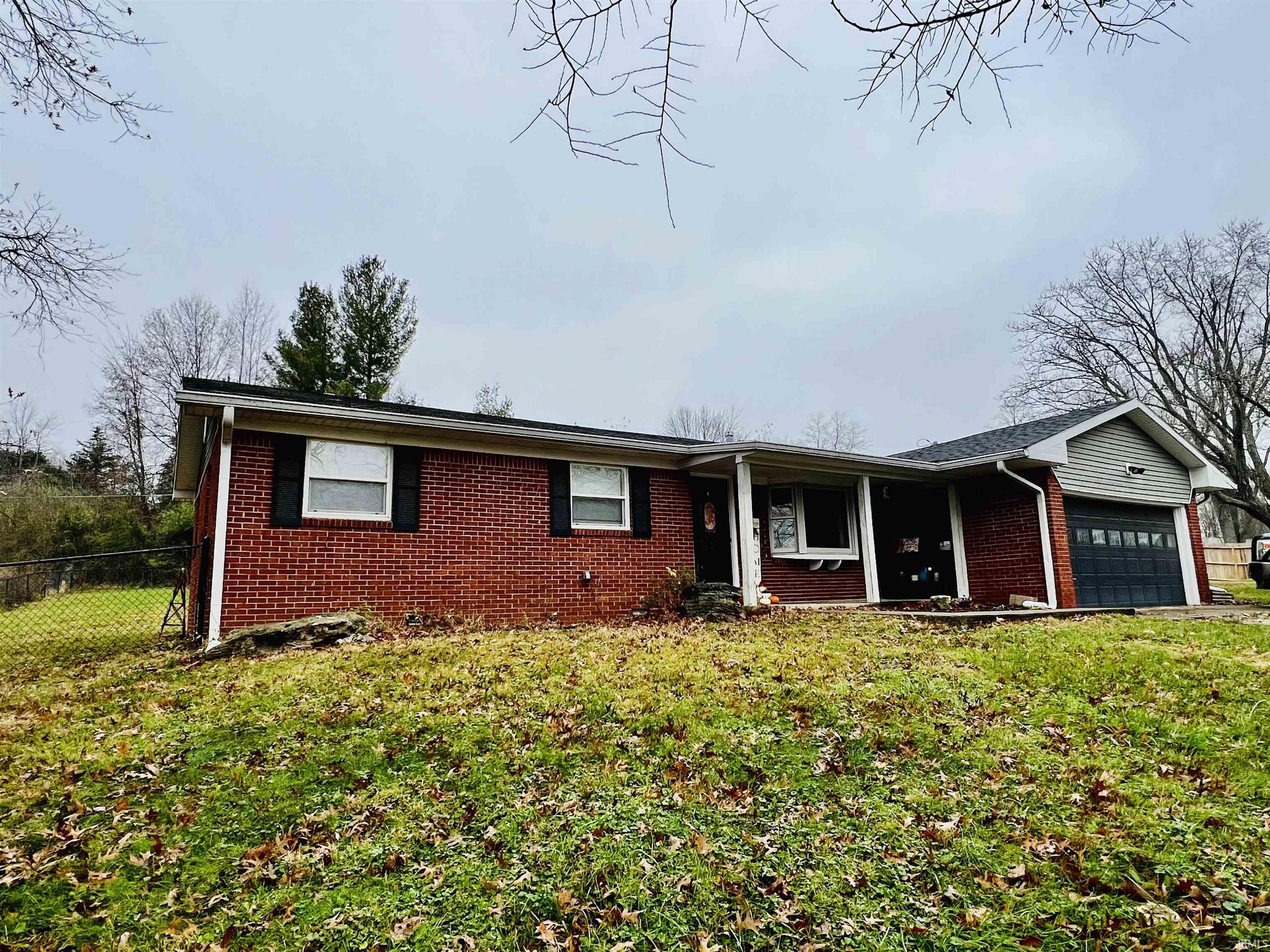 1039 Hayes Road Bedford, IN 47421 - Photo 2 of 33