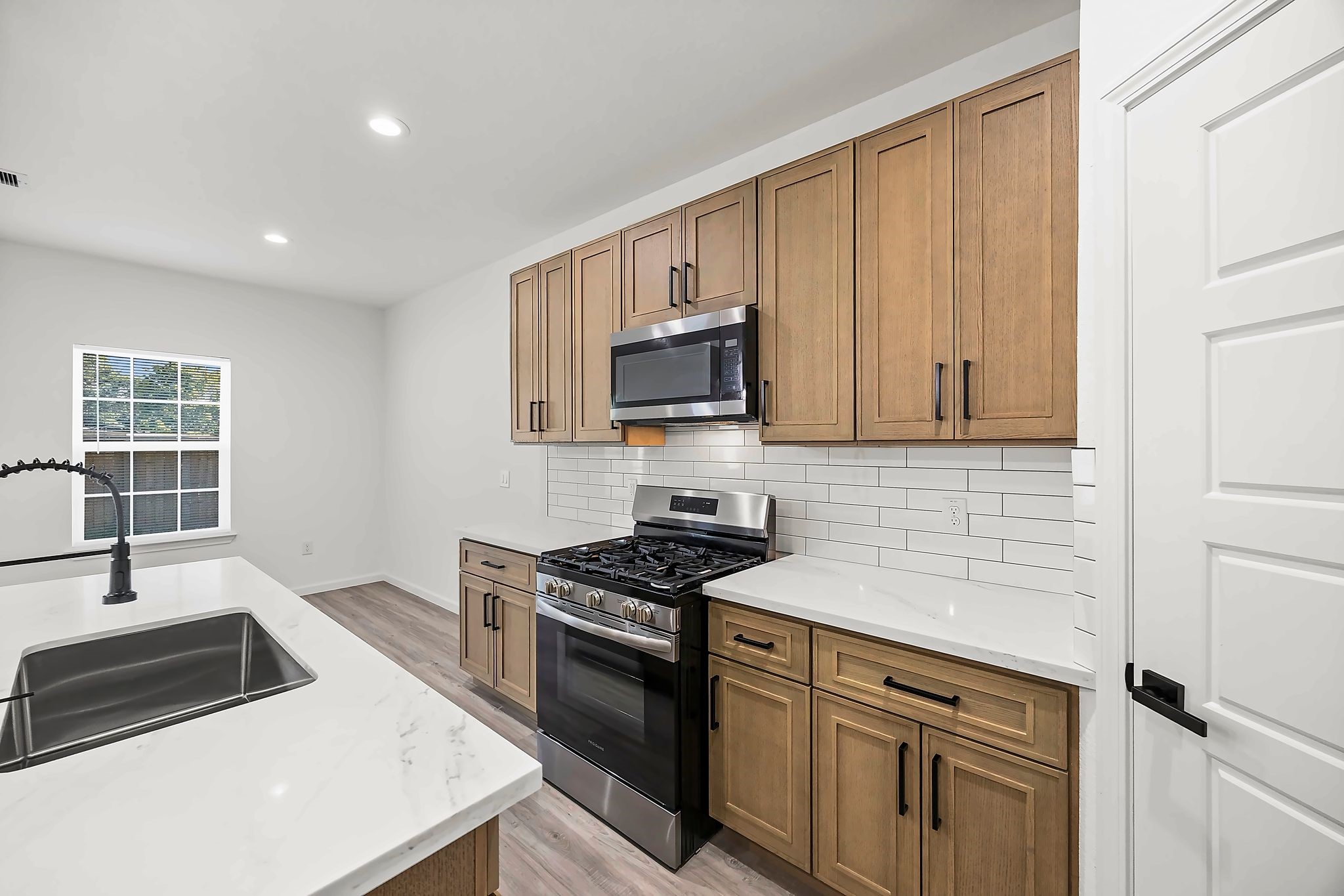 5526 Hartwick Road Houston, TX 77016 - Photo 8 of 27