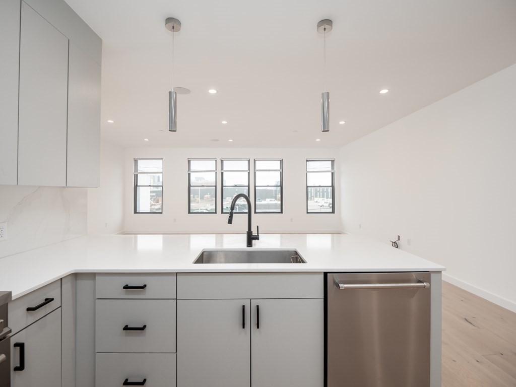 340 West 2nd Street, Unit 9 Boston, MA 02127 - Photo 5 of 36