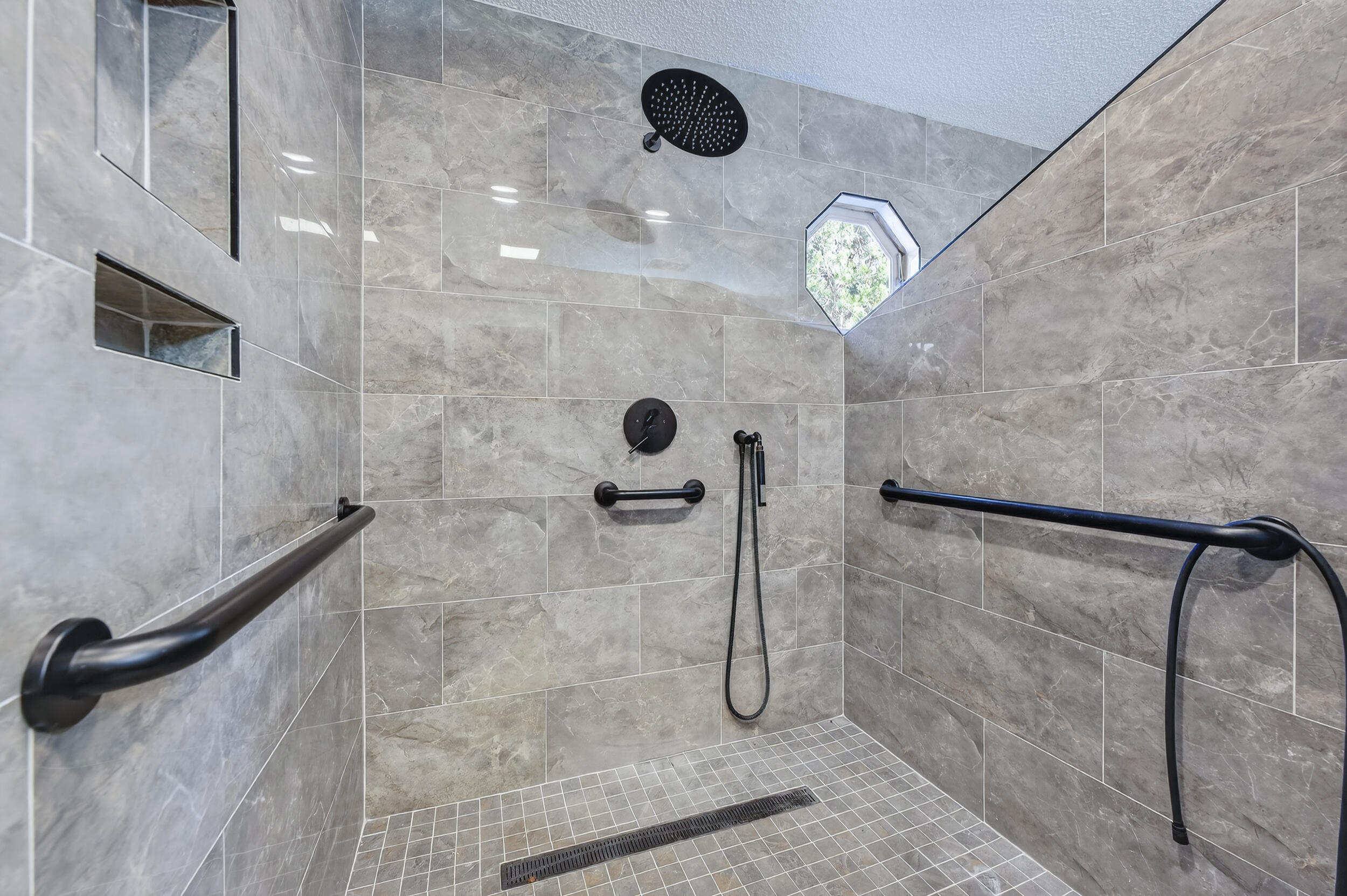 5688 Ridge Avenue Milton, FL 32583 - Photo 11 of 31 a bathroom with a shower