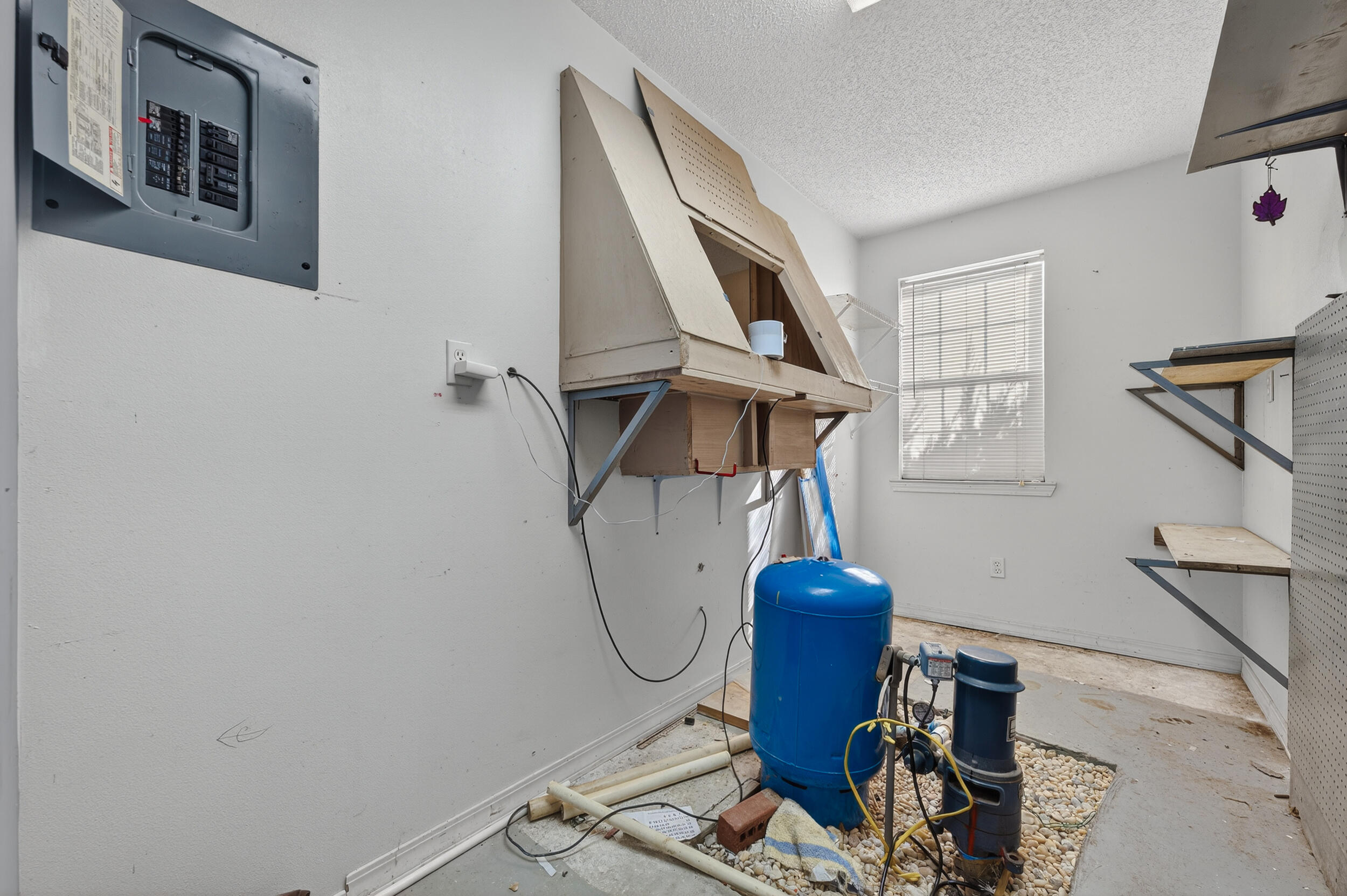 5688 Ridge Avenue Milton, FL 32583 - Photo 20 of 31 a view of entryway with furniture and front door