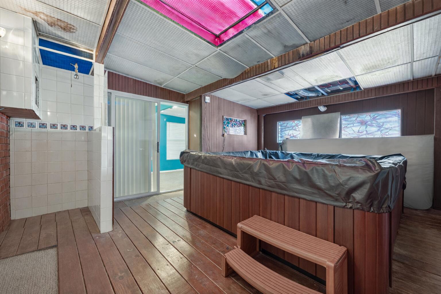 5688 Ridge Avenue Milton, FL 32583 - Photo 22 of 31 a living room with furniture