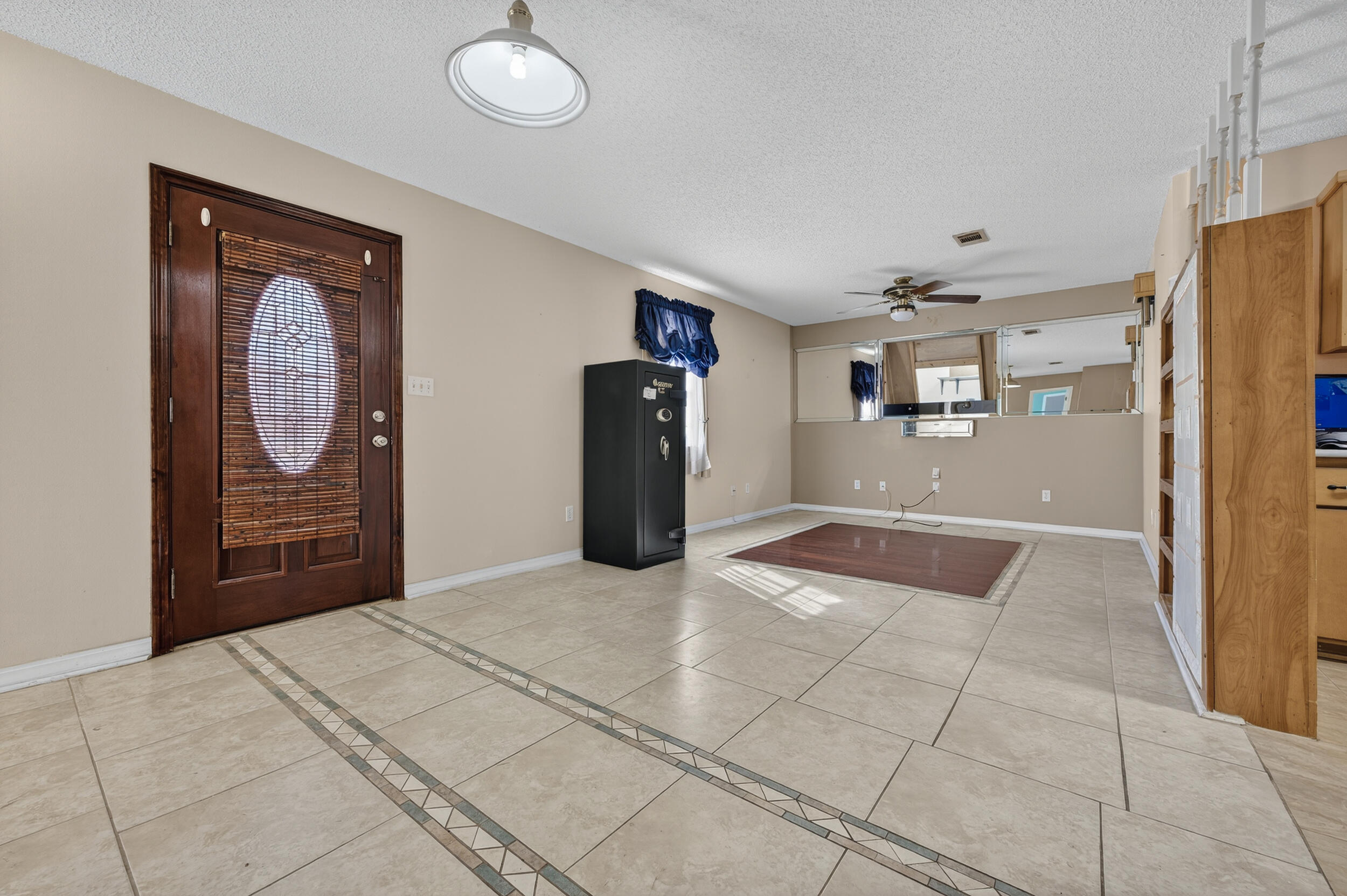 5688 Ridge Avenue Milton, FL 32583 - Photo 3 of 31 a view of a livingroom with a furniture