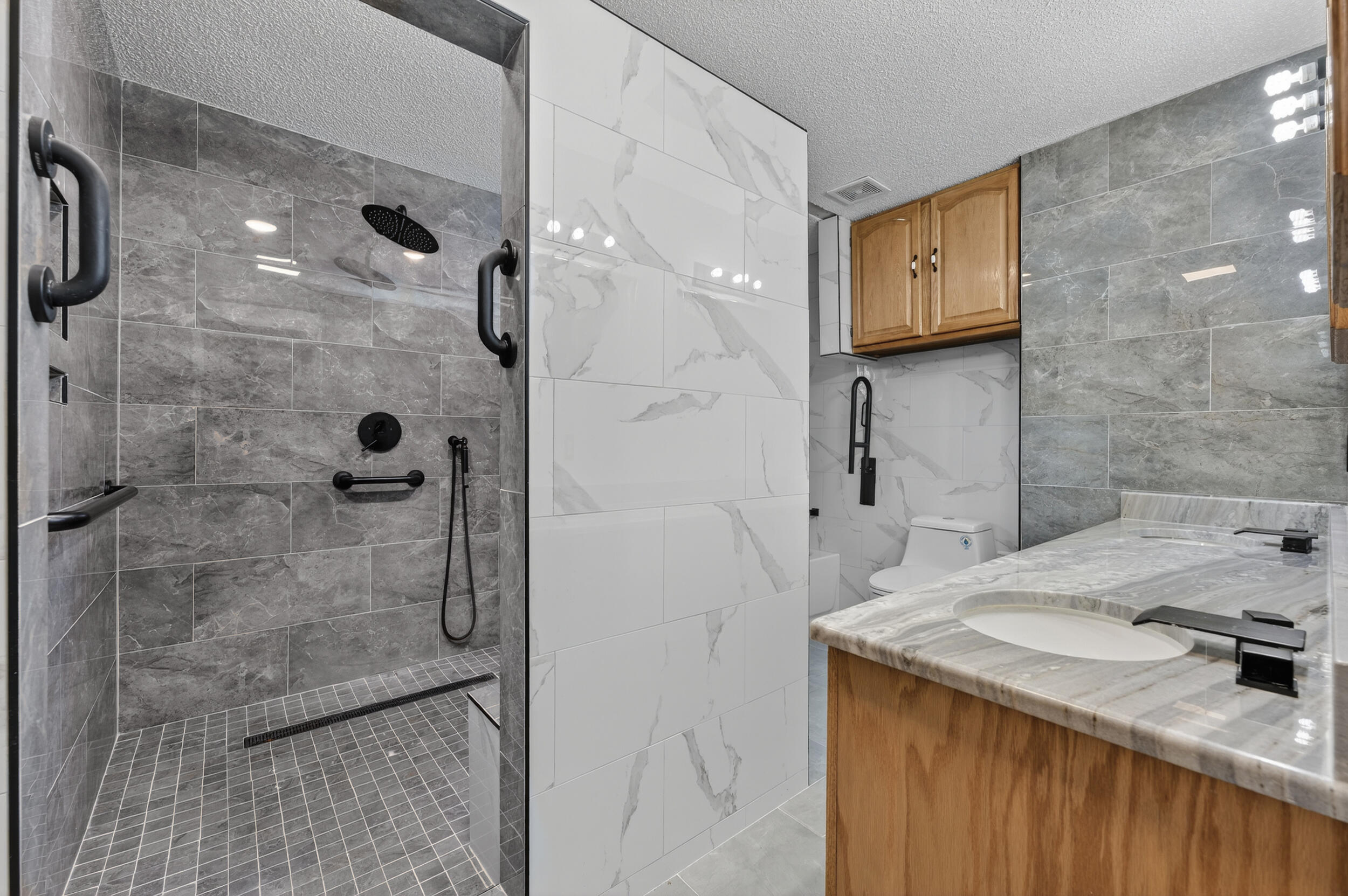 5688 Ridge Avenue Milton, FL 32583 - Photo 10 of 31 a bathroom with a sink and a shower