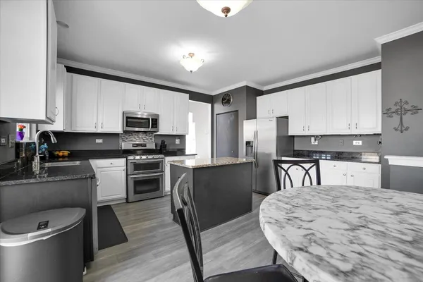 $475,000 | 711 Blossom Court, Oswego, IL 60543