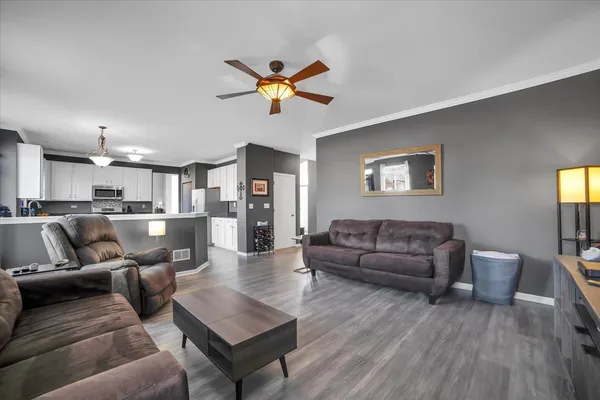 $475,000 | 711 Blossom Court, Oswego, IL 60543