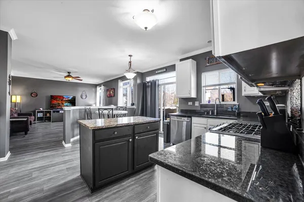 $475,000 | 711 Blossom Court, Oswego, IL 60543