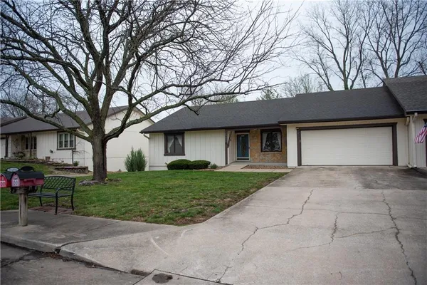 $315,000 | 19001 Sunrise Drive, Belton, MO 64012