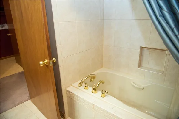 $315,000 | 19001 Sunrise Drive, Belton, MO 64012