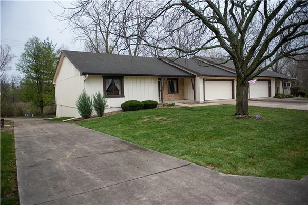 $315,000 | 19001 Sunrise Drive, Belton, MO 64012