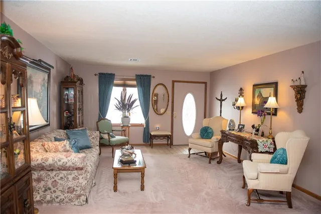 $335,000 | 19001 Sunrise Drive, Belton, MO 64012