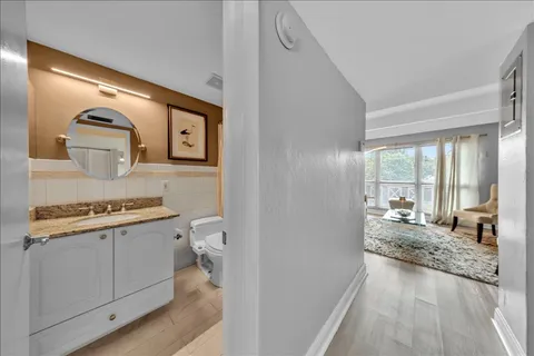 $220,000 | 2124 Northeast 5th Avenue, Unit 212, Wilton Manors, FL 33305