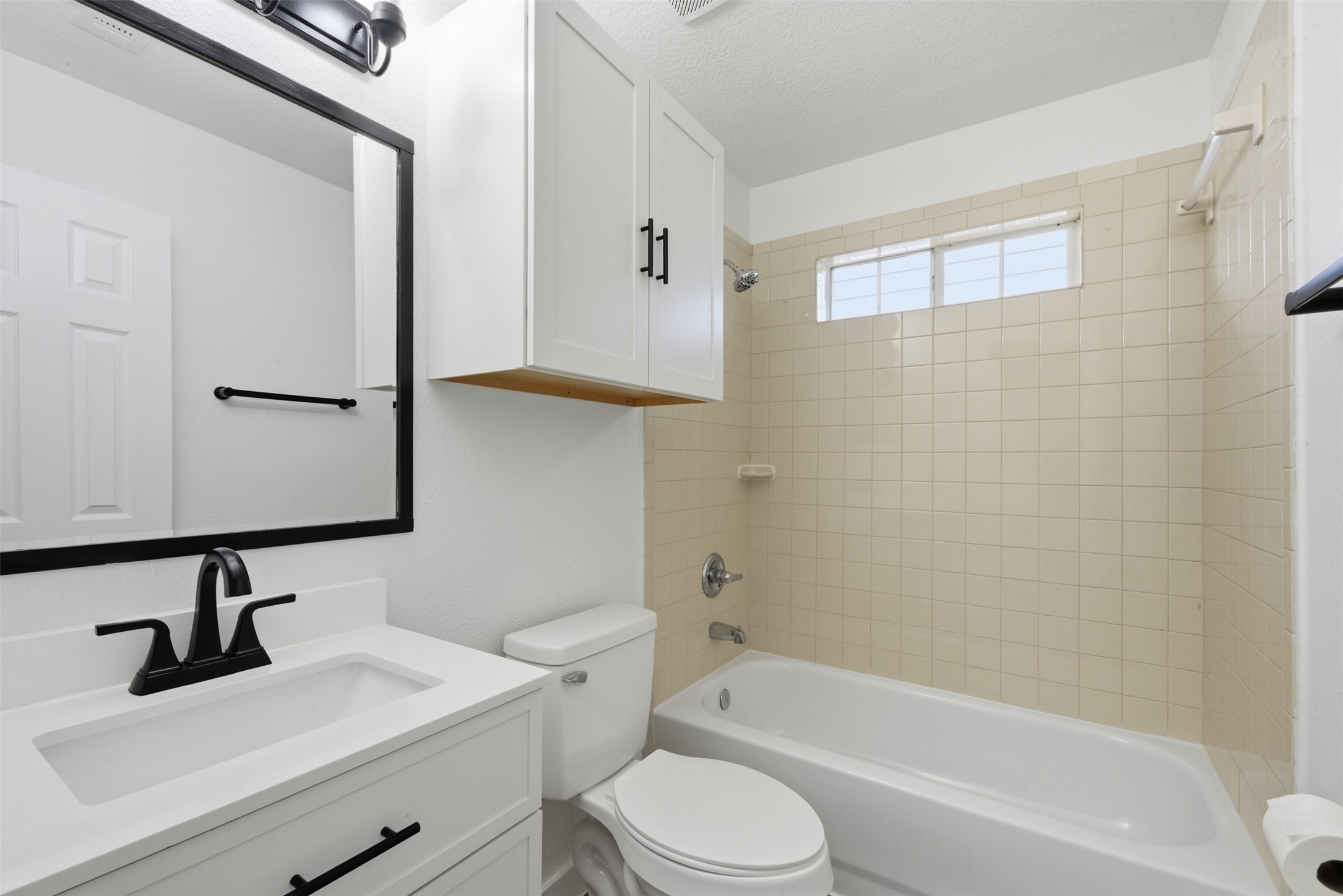 111 Calvin Street Pasadena, TX 77506 - Photo 19 of 40 a bathroom with a sink a toilet and shower