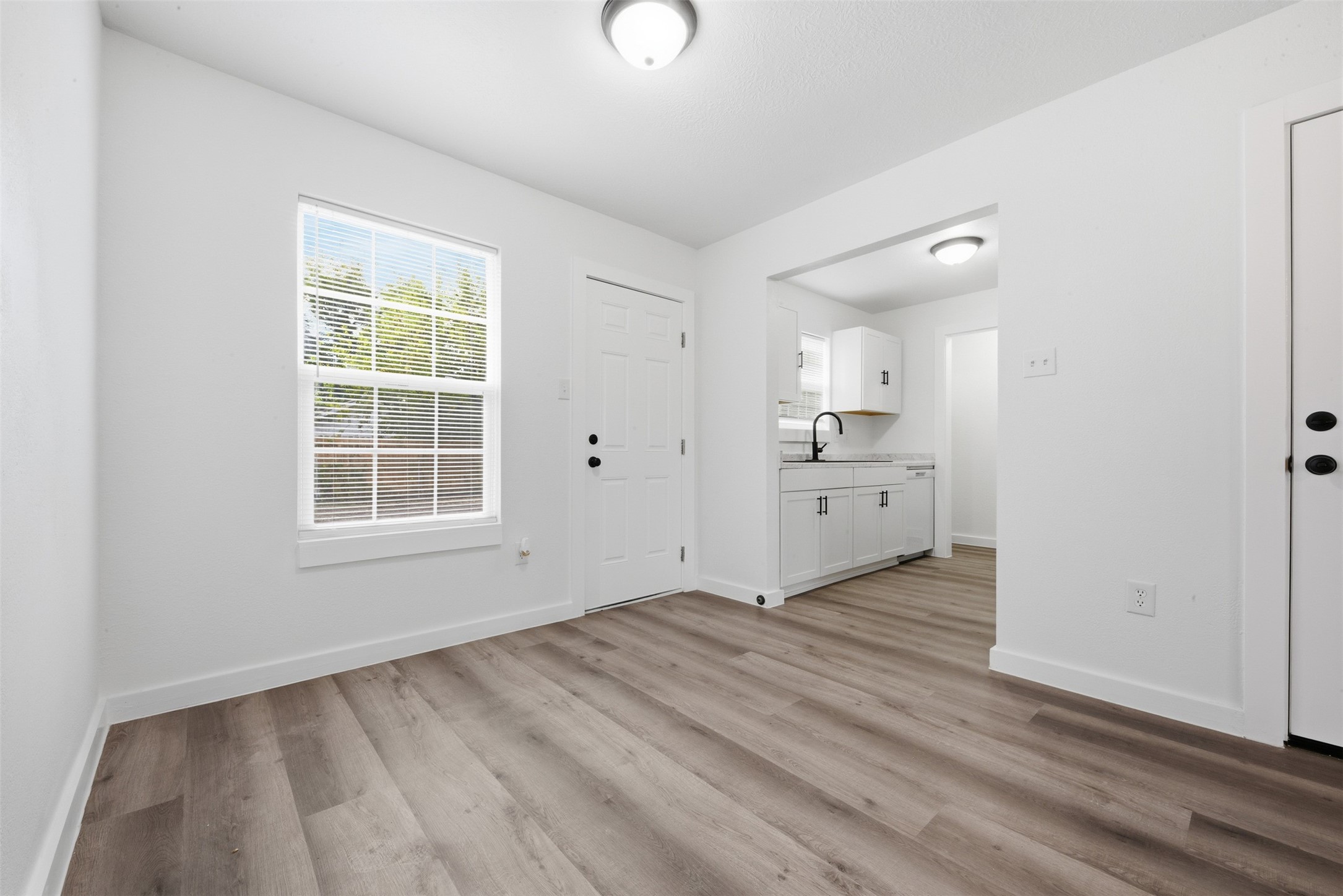 111 Calvin Street Pasadena, TX 77506 - Photo 10 of 40 an empty room with windows and entrance