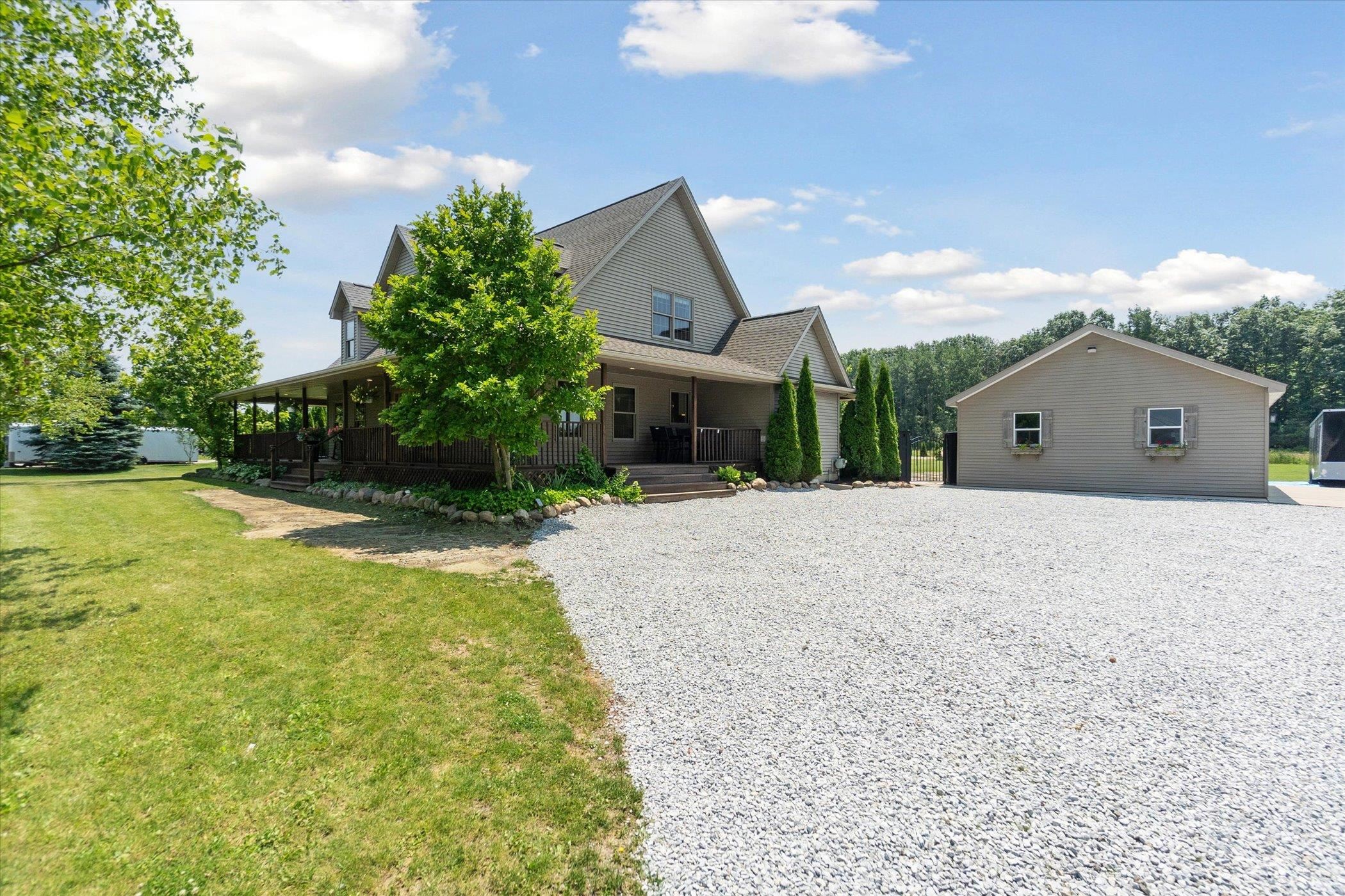 9209 Peet Road Chesaning, MI 48616 - Photo 4 of 65 50145965-8468cba8-6b45-45ef-b1b8-e713a4b4ad6c.JPG