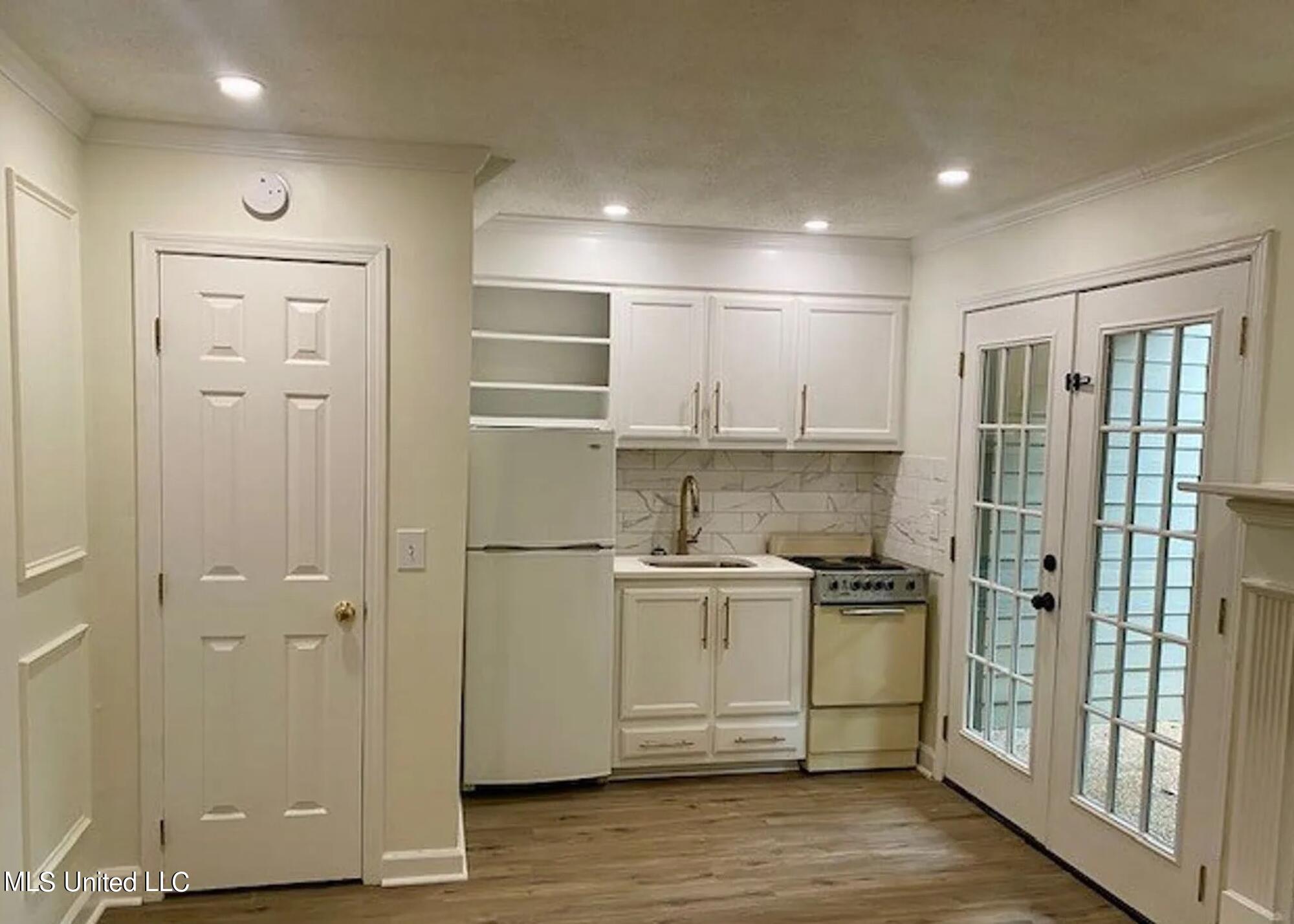1306 Roxbury Court Jackson, MS 39211 - Photo 3 of 26 11