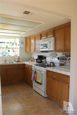 2405 Ridge View Court Simi Valley, CA 93065 - Photo 8 of 24 Additional Photo