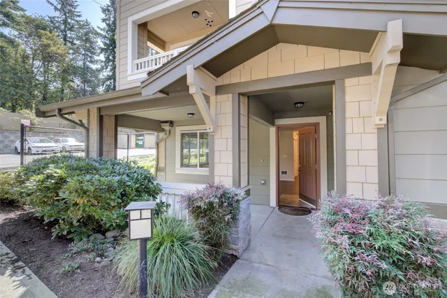 $2,450 | 11306 124th Avenue Northeast, Unit 101, Kirkland, WA 98033