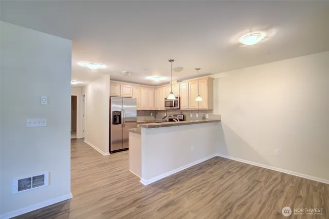 $2,450 | 11306 124th Avenue Northeast, Unit 101, Kirkland, WA 98033