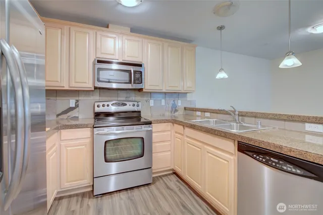 $2,450 | 11306 124th Avenue Northeast, Unit 101, Kirkland, WA 98033