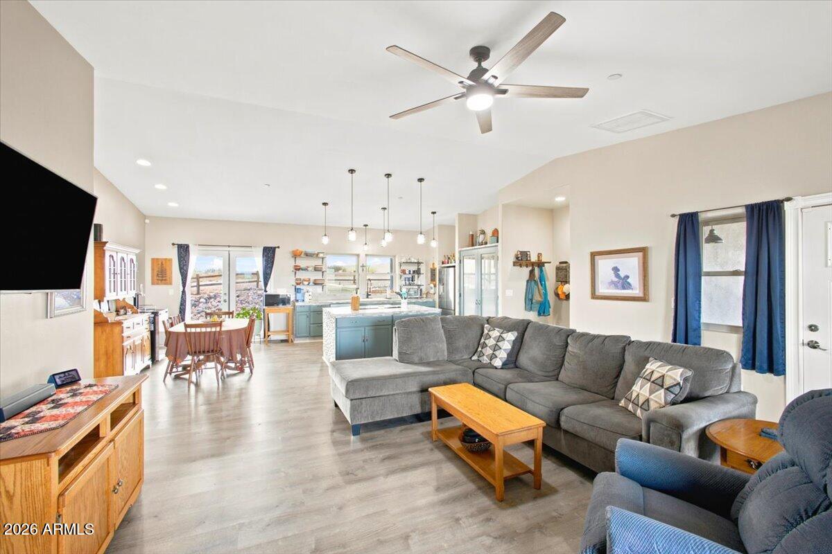 301 New Venture Road Clarkdale, AZ 86324 - Photo 15 of 29 04-Living Room