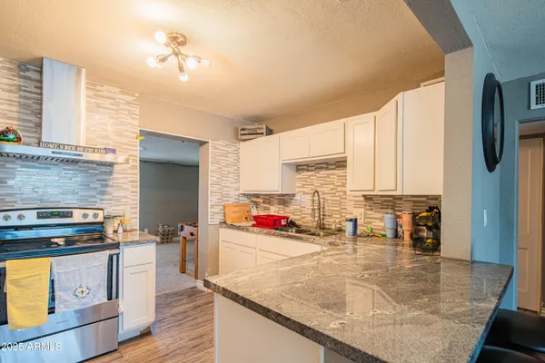 $328,900 | 206 North 5th Street, Avondale, AZ 85323