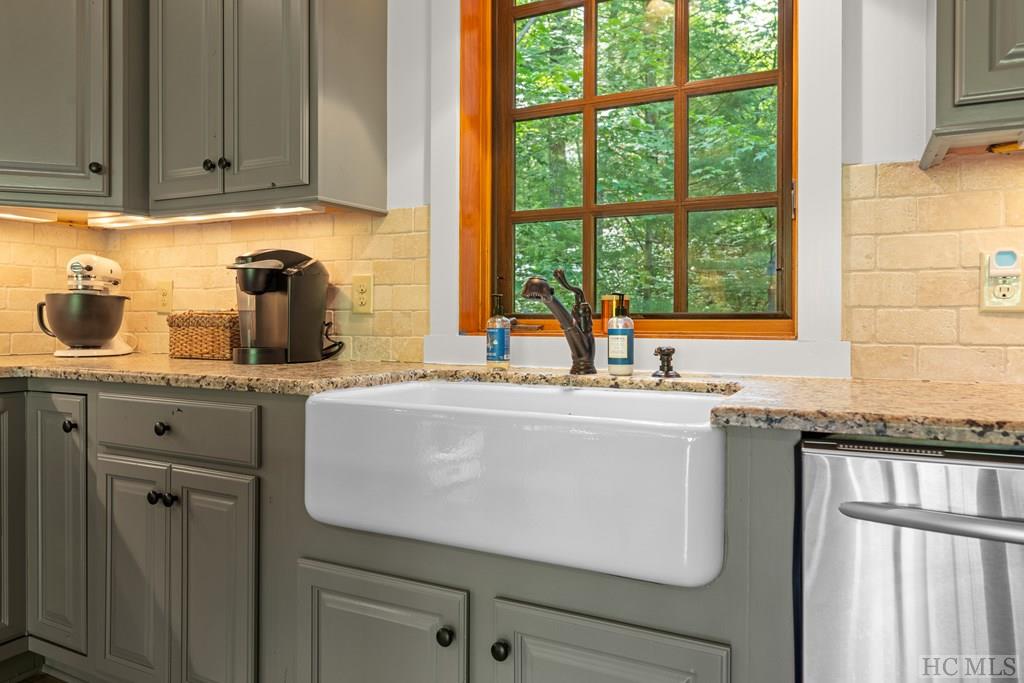 392 Rendezvous Ridge Cashiers, NC 28717 - Photo 29 of 75 Gallery Image 29