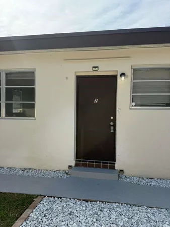 $1,425 | 126 Southeast 10th Street, Unit 1, Hallandale Beach, FL 33009