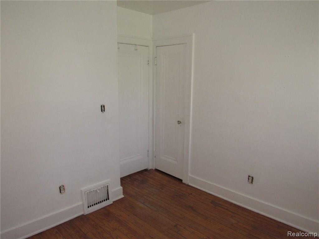 154 East Rundell Street Pontiac, MI 48342 - Photo 20 of 33 154 E RUNDELL PONTIAC (42).JPG