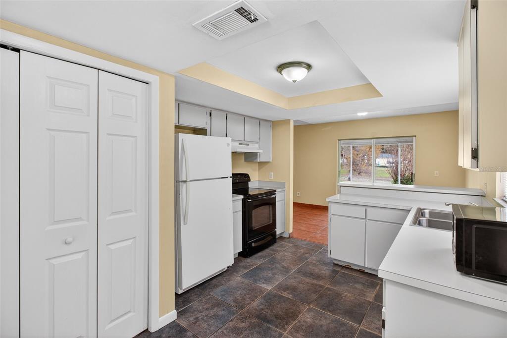 9761 Fox Chapel Road Tampa, FL 33647 - Photo 13 of 43