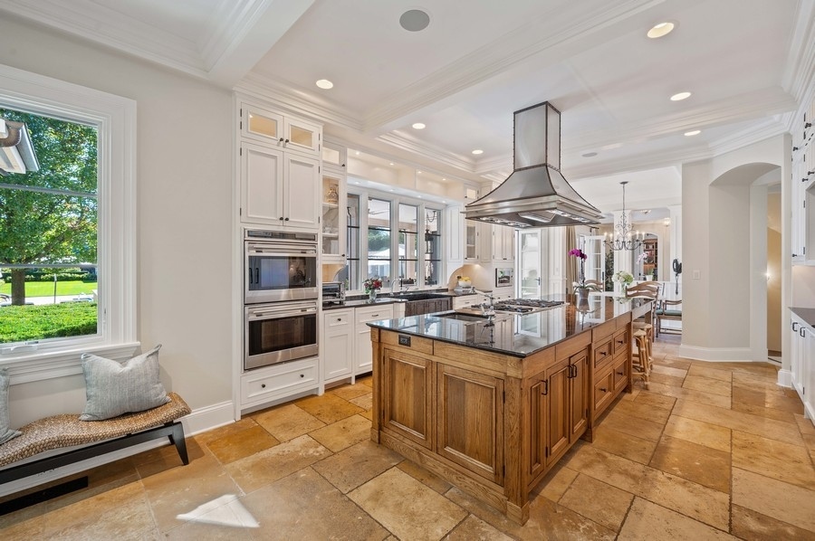 312 Woodley Road Winnetka, IL 60093 - Photo 14 of 96