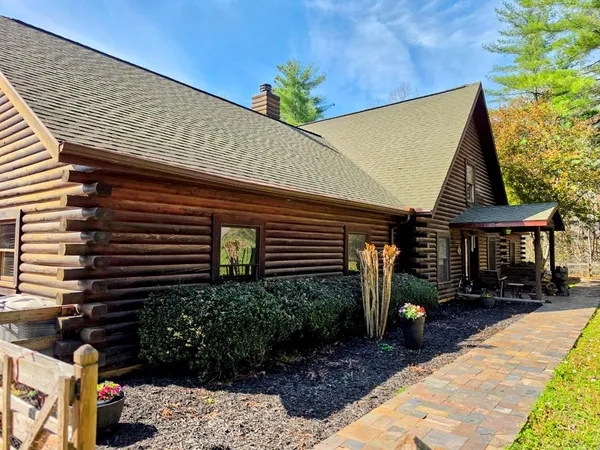 $879,000 | 978 Ashley Lane, Young Harris, GA 30582