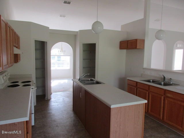 439 Scarlet Road Southwest Palm Bay, FL 32908 - Photo 7 of 12 Family room