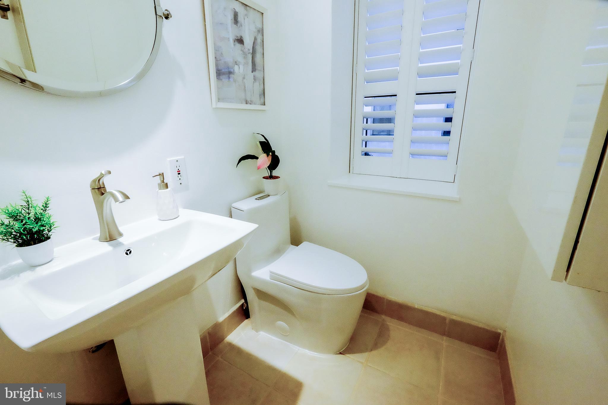 2123 California Street Northwest, Unit B7 Washington, DC 20008 - Photo 18 of 23 Unusually Over Sized & Bright Bathroom