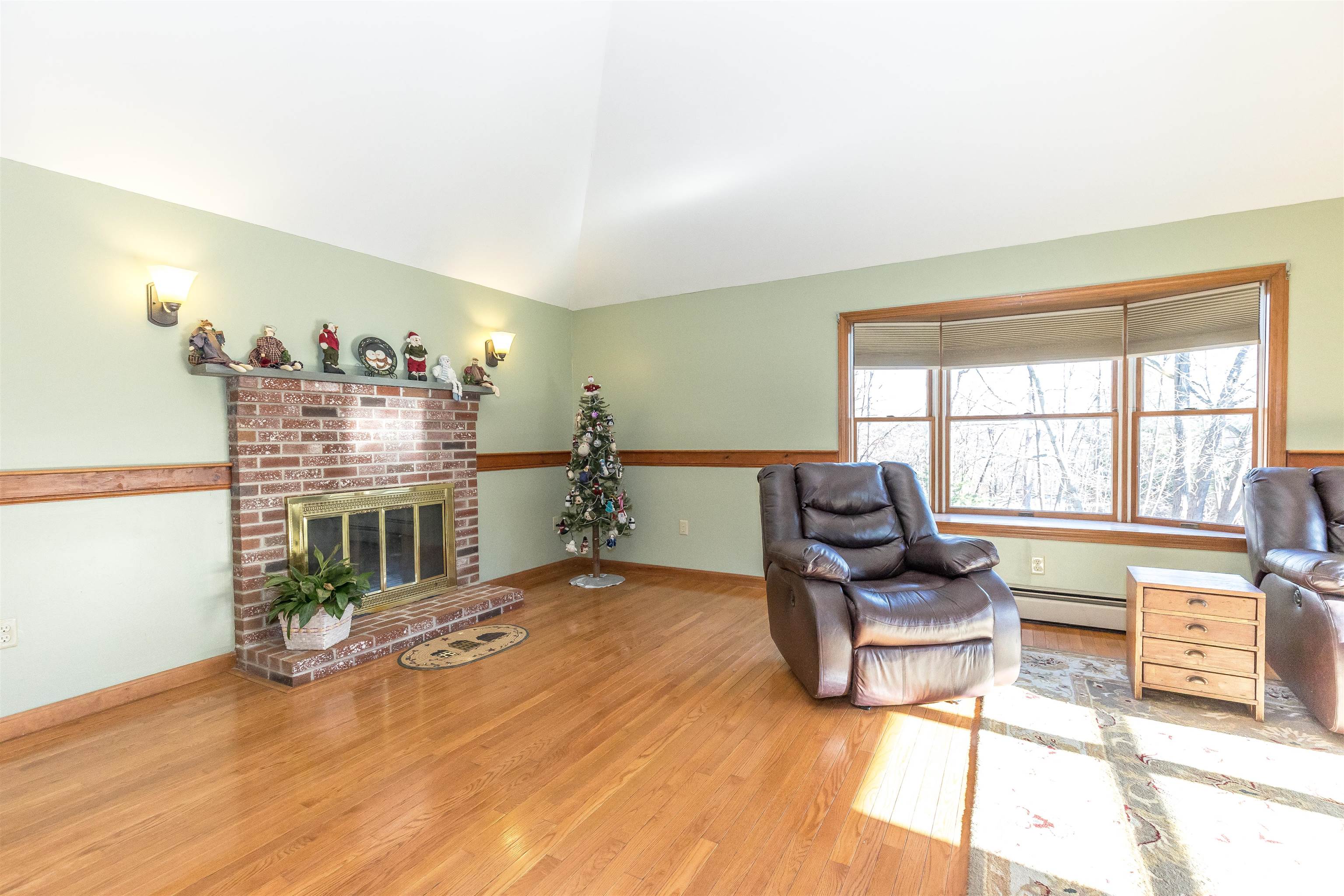 19 Berkeley Street Pelham, NH 03076 - Photo 11 of 40