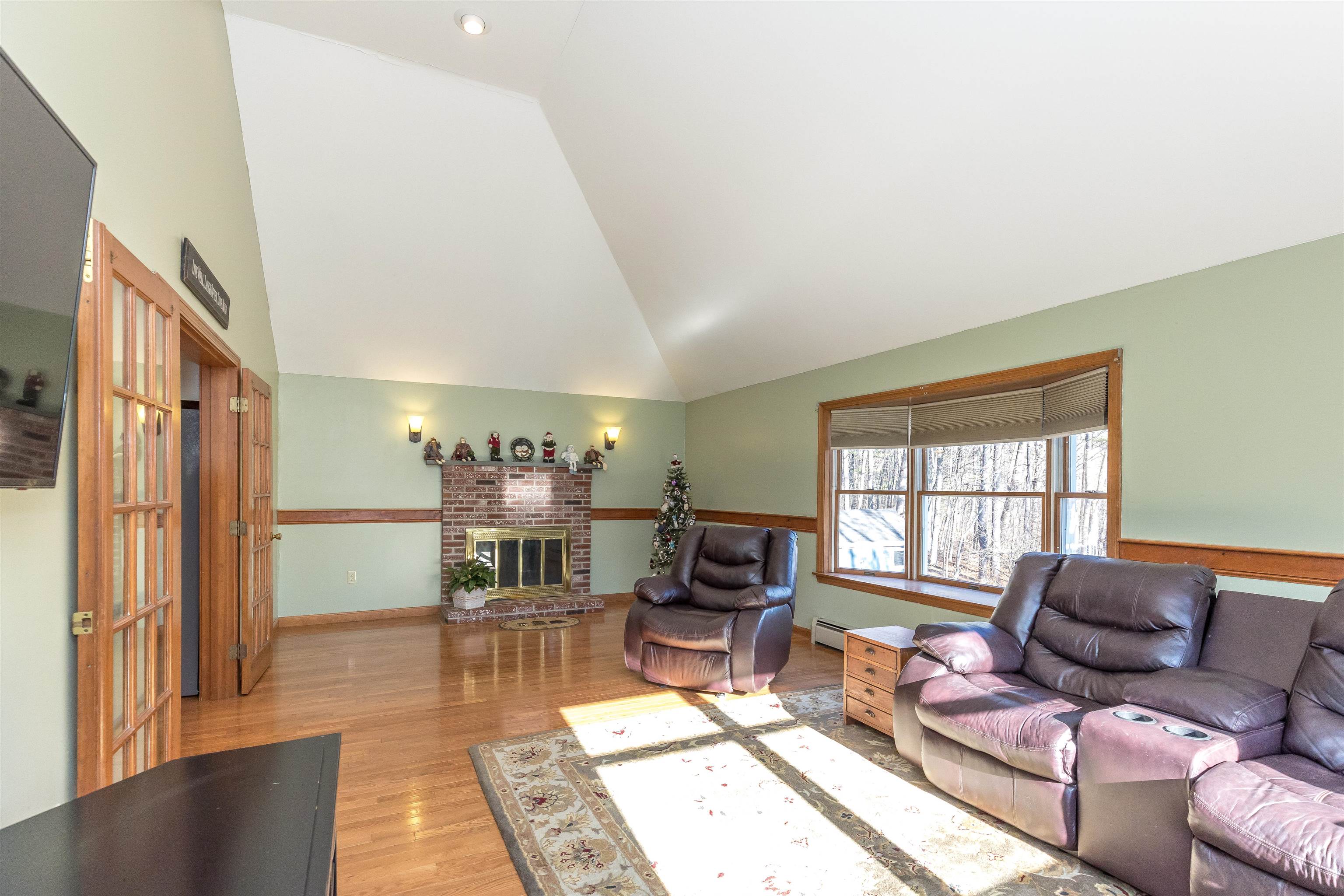 19 Berkeley Street Pelham, NH 03076 - Photo 12 of 40