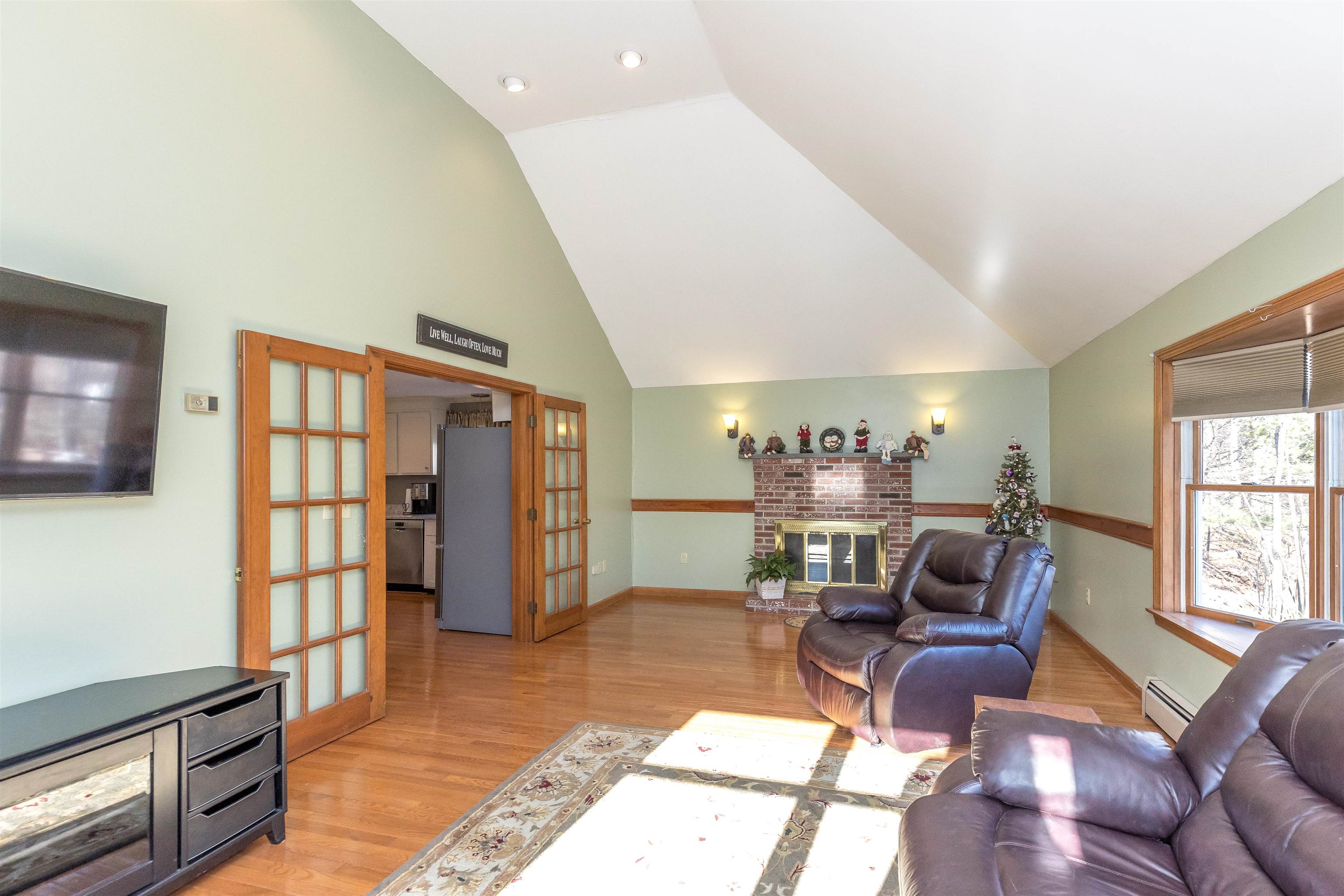 19 Berkeley Street Pelham, NH 03076 - Photo 13 of 40