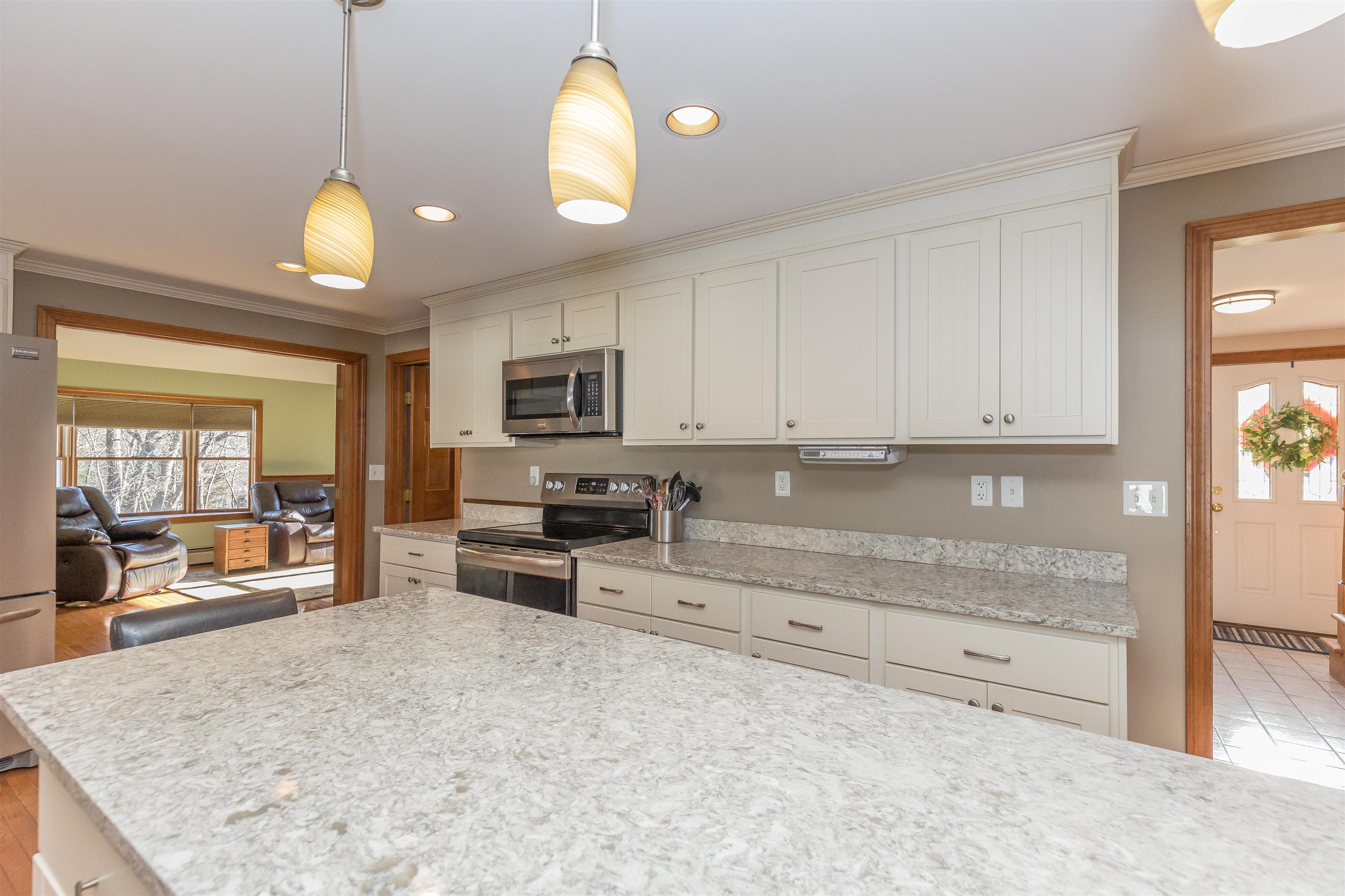 19 Berkeley Street Pelham, NH 03076 - Photo 21 of 40