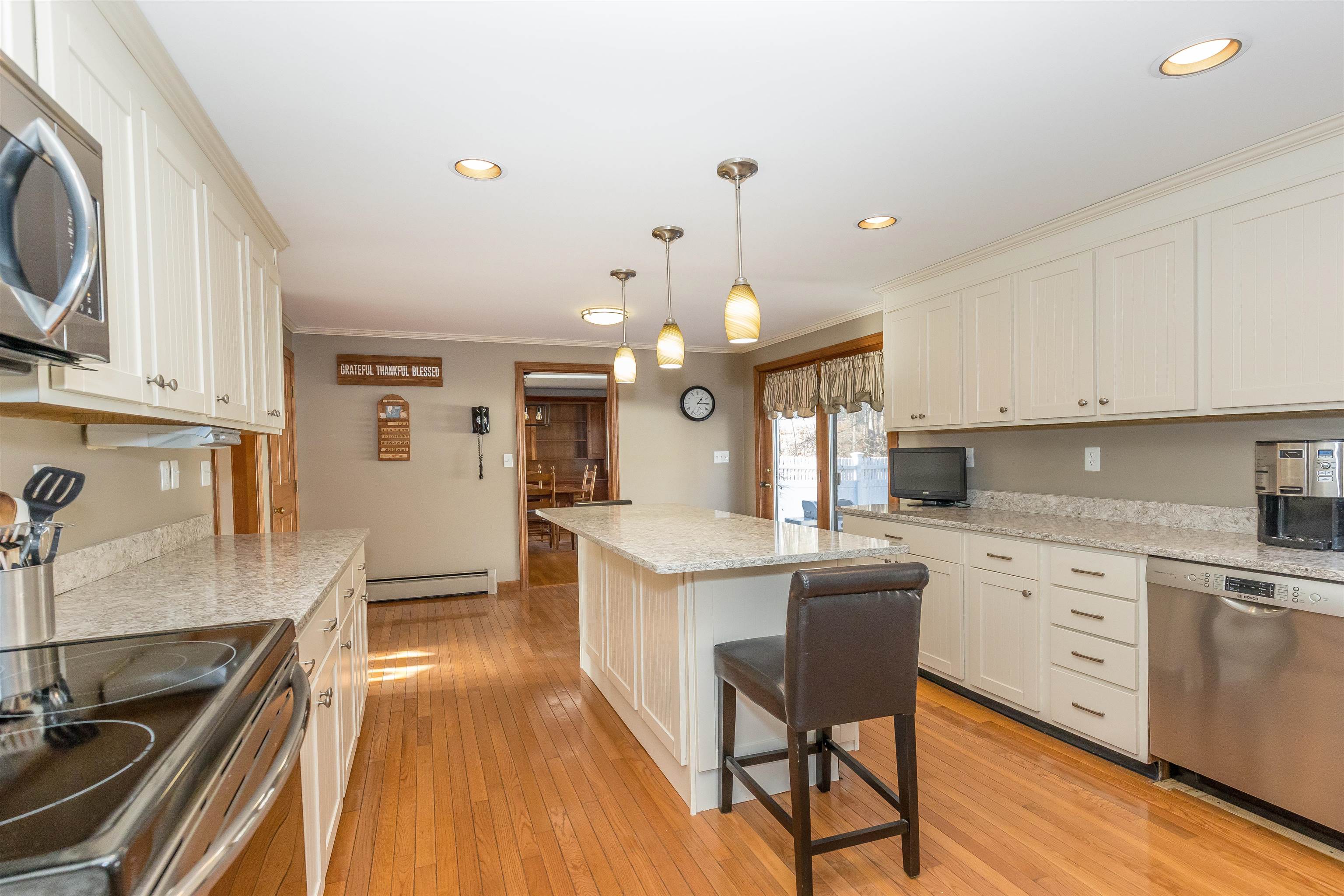 19 Berkeley Street Pelham, NH 03076 - Photo 24 of 40